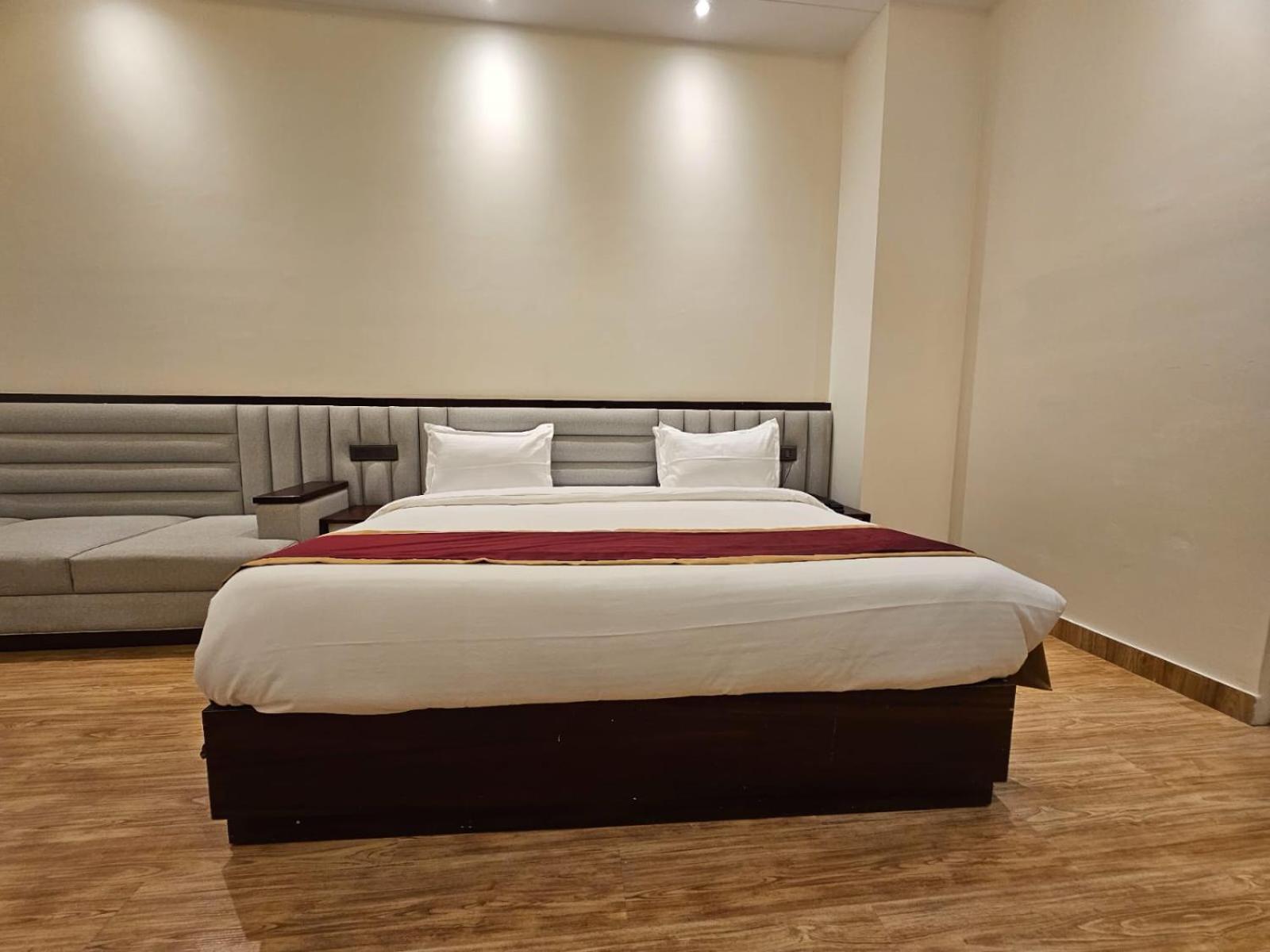 Hotel Elara Dehradun Exterior photo